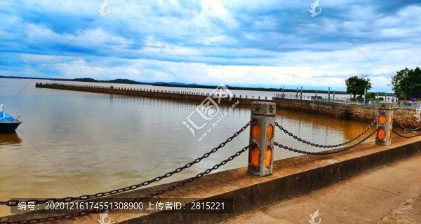 河堤