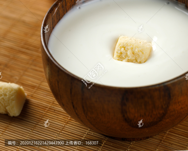 酸奶