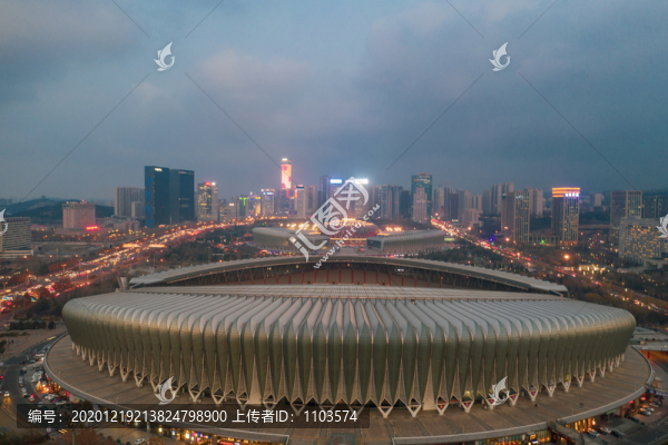 航拍濟(jì)南東部新城夜景