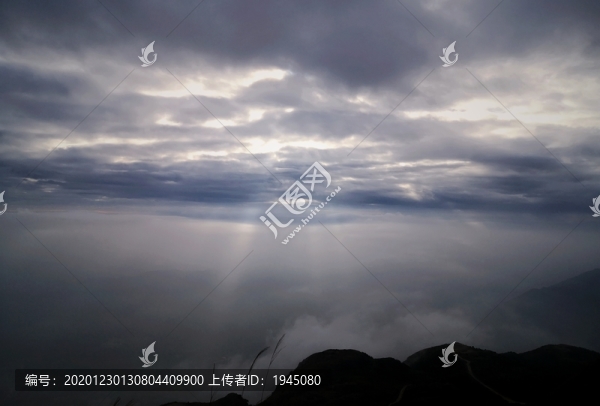 天空密云