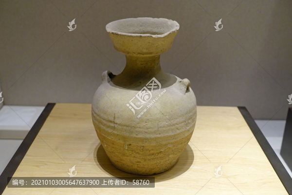 隋代青瓷盤口壺