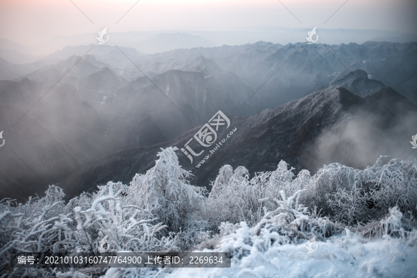 五峰獨嶺雪景
