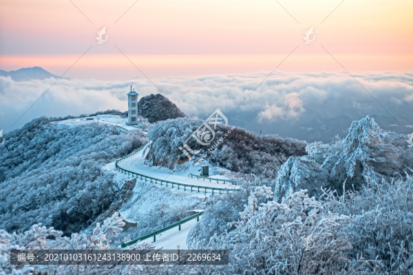 五峰獨(dú)嶺雪景