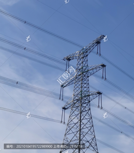藍(lán)天下的電纜