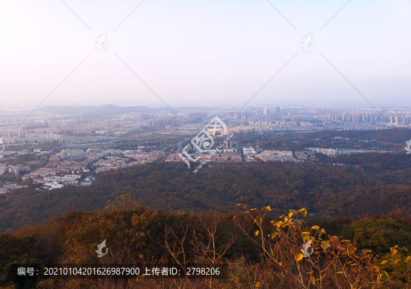 紫金山頂俯瞰南京城區(qū)