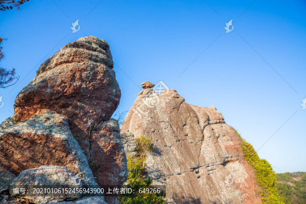 奇峰怪石