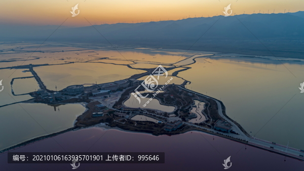 七彩鹽湖朝陽