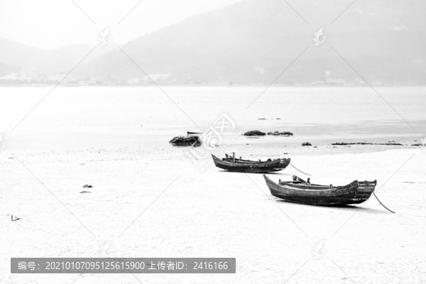 大雪覆蓋海面和漁船