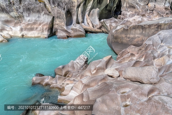 察隅水磨石溝