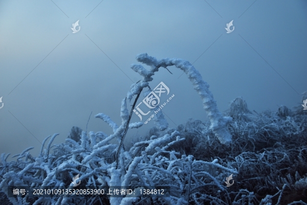 五峰獨(dú)嶺雪景