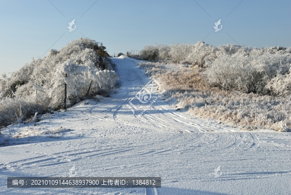 五峰獨(dú)嶺雪景