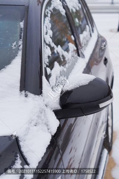 車上的雪