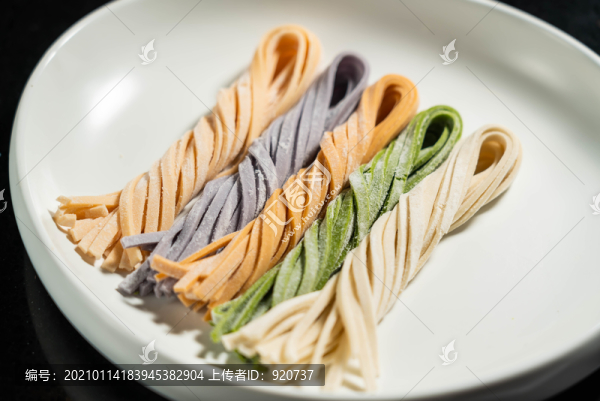 蔬菜五彩面