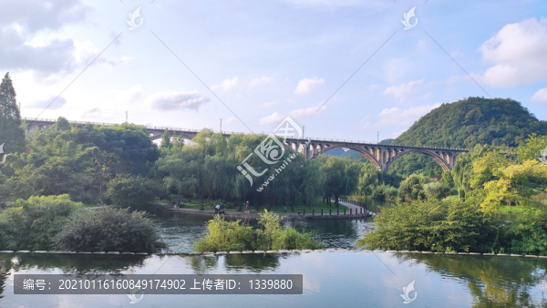 貴陽花溪十里河灘