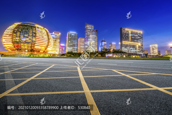 地面劃線和現(xiàn)代建筑夜景