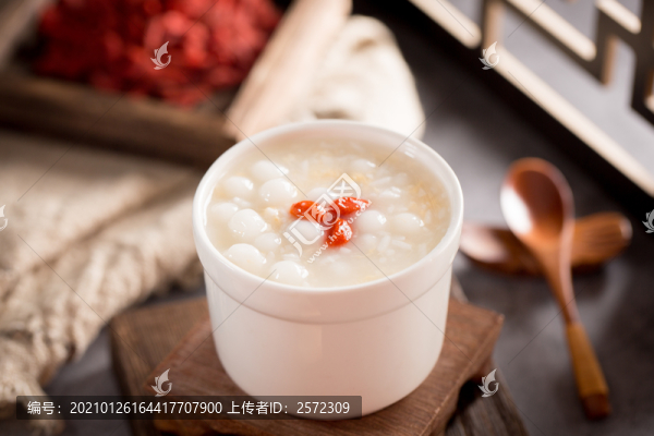 中式傳統(tǒng)美食元宵酒釀