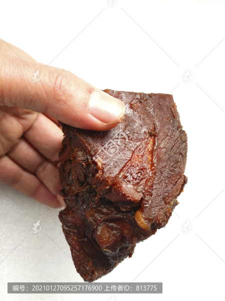 手拿醬牛肉