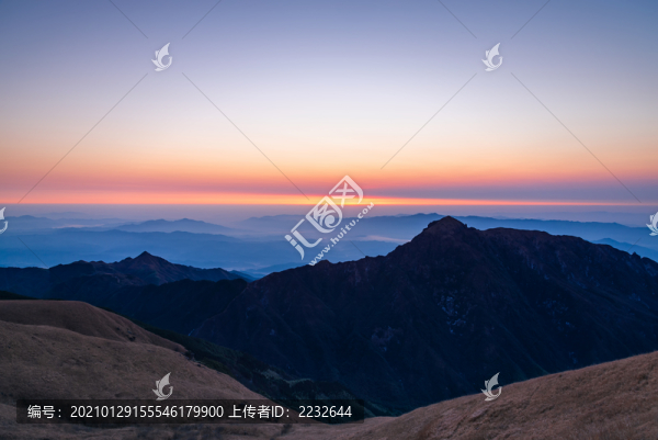 江西萍鄉(xiāng)武功山日出時分的風(fēng)景