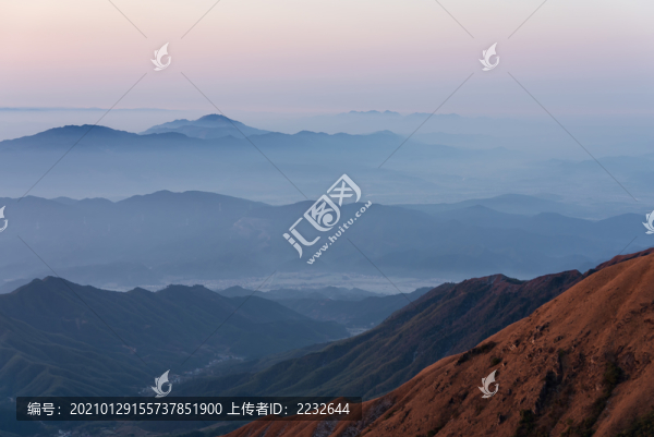 江西萍鄉(xiāng)武功山清晨的風(fēng)景