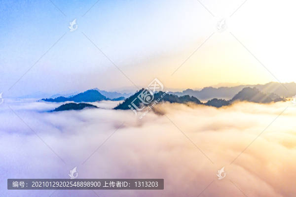 湖南湘西山間的云霧