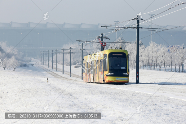 霧凇中的有軌電車(chē)