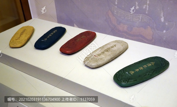 清代雙龍紋國(guó)寶彩色長(zhǎng)圓形墨