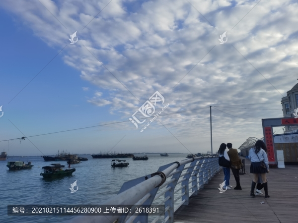海與漁船與人