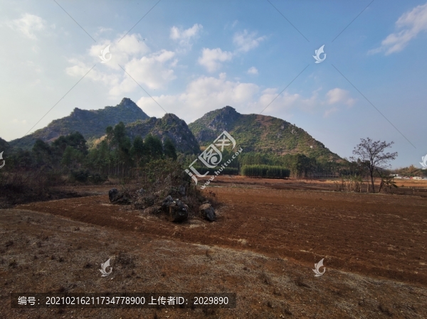 廣西石山田野卡斯特地貌耕地春耕