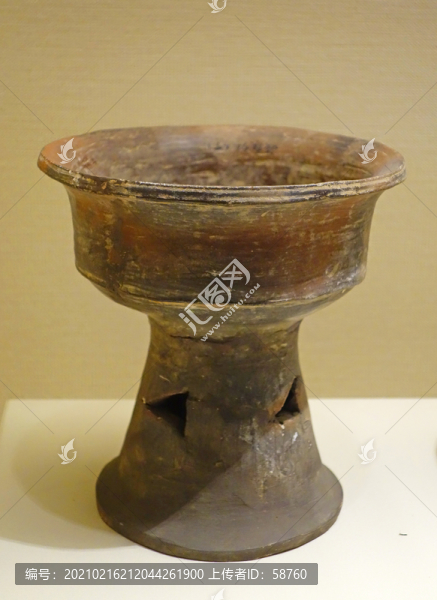 新石器時(shí)代陶豆