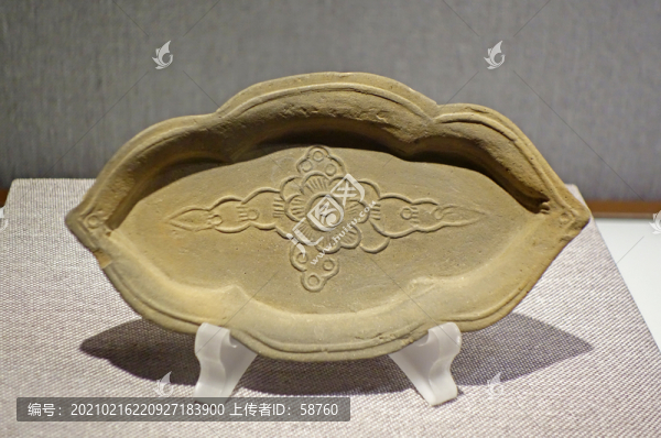 遼代灰陶印花六曲長(zhǎng)盤(pán)