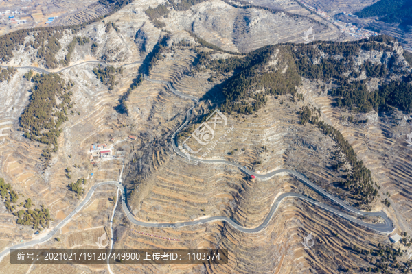 濟(jì)南南部山區(qū)的盤山路