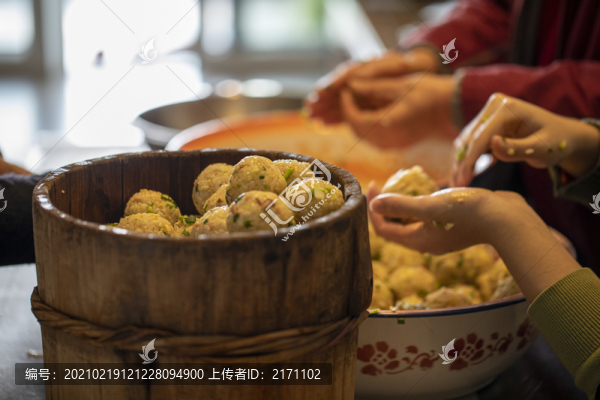 新年民俗捏糯米圓子