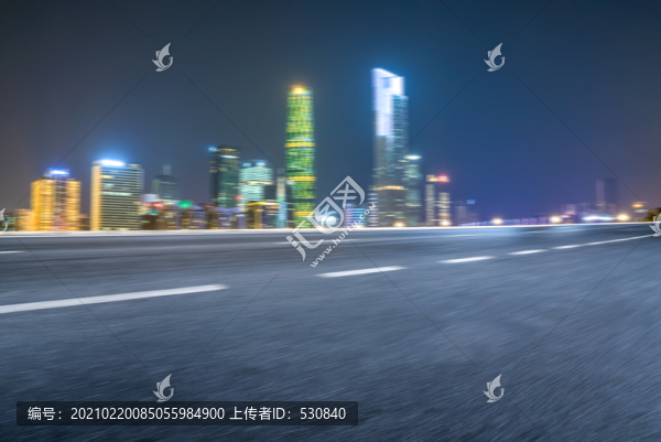 高速公路和城市建筑模糊夜景