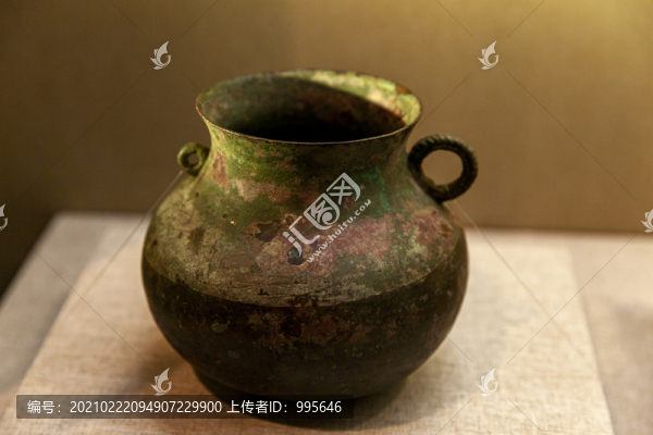 漢代雙環(huán)耳銅鍪