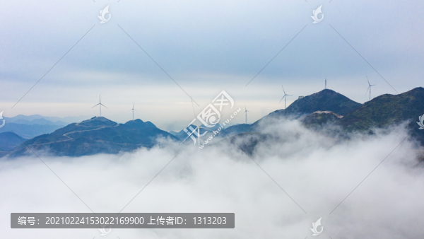 航拍湖南湘西羊峰山風(fēng)力發(fā)電機(jī)組