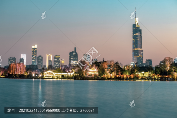 玄武湖與紫峰大廈夜景