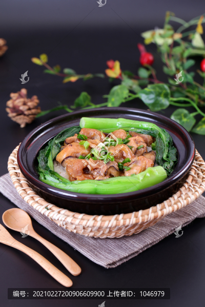 冬菇滑雞煲仔飯