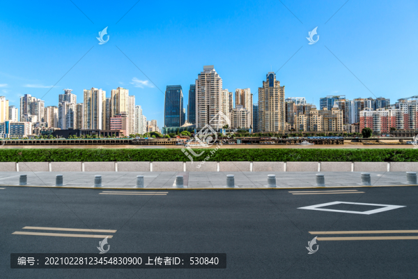 瀝青地面和現(xiàn)代建筑