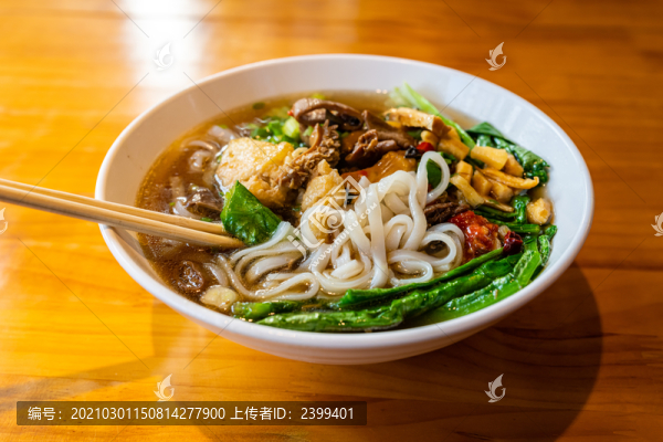 化州牛雜粉牛腩粉廣西北部灣美食