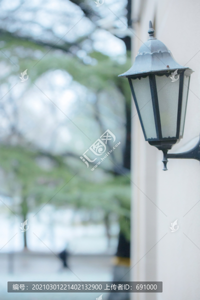 清華大學(xué)二教教學(xué)樓外的老燈