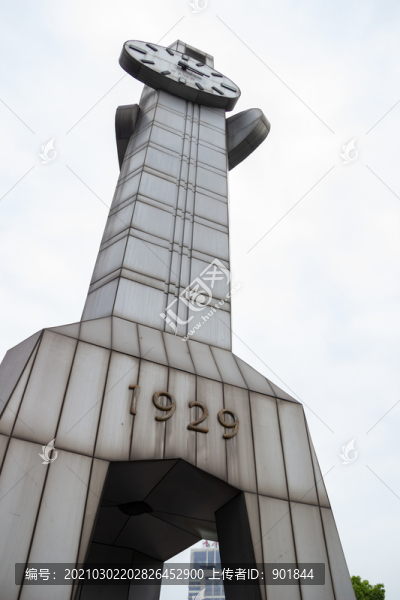 重慶大學(xué)鐘塔特寫