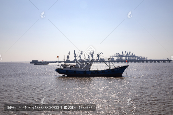 水墨風(fēng)景畫漁船