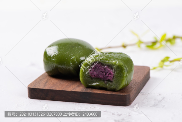 清明節(jié)特色小吃豆沙餡青團(tuán)