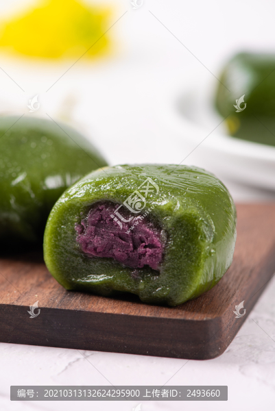 清明節(jié)特色小吃豆沙餡青團