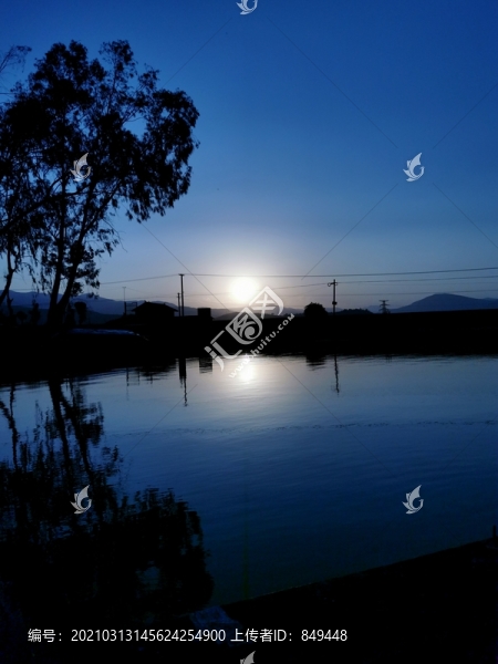 夕陽西下水面濕地湖面景觀