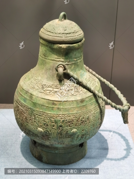 青銅獸面紋卣