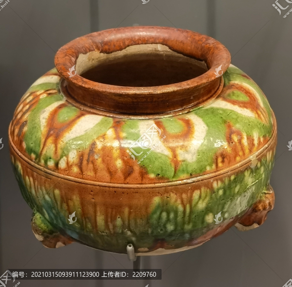 三彩三足罐