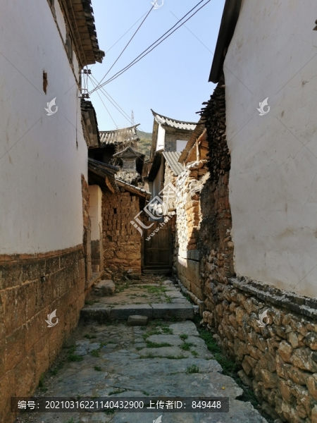 云南民居老建筑老巷子照片