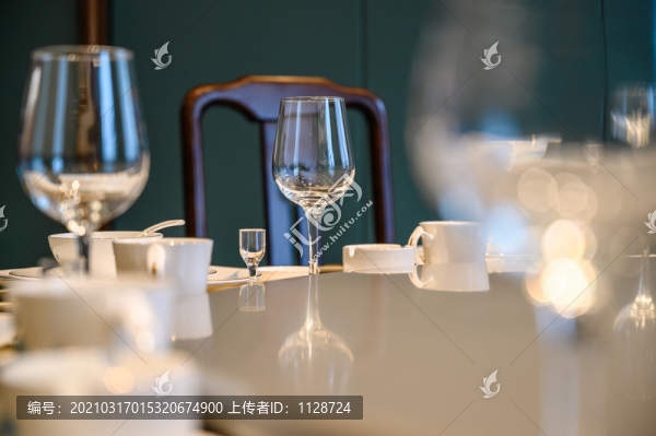餐具擺