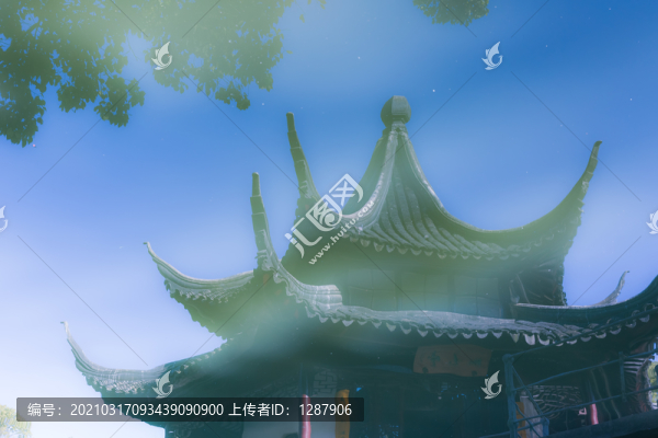 西園湖心亭倒影